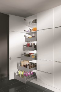 S96-97 05 Vorratsschrank-mit-InnenauszБgen 8918 12 